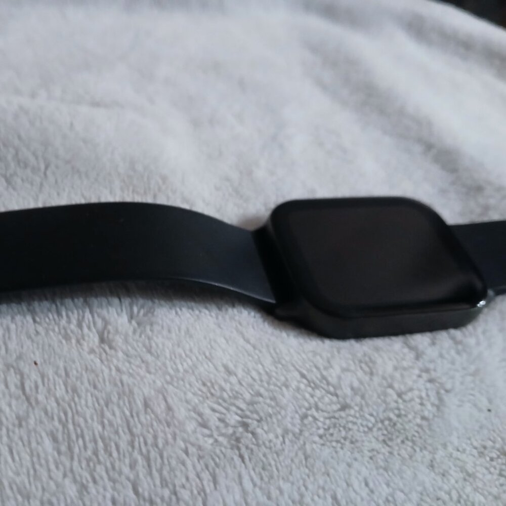 Gently used (tried on 2x never connected to apple acct) Apple Watch UNLOCKED